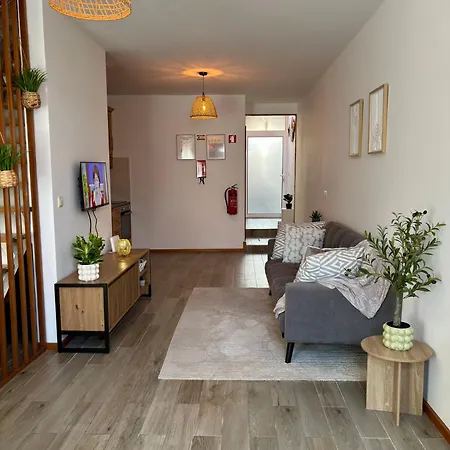 Terrace House By Constanjo Homes بيت للعطل